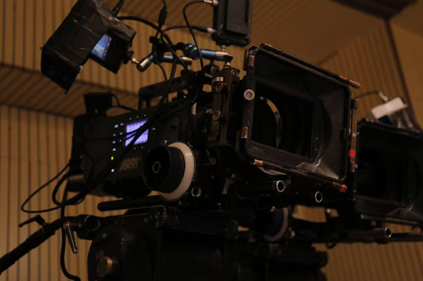 宣传片广告拍摄特效动画包装影视级调色微电影写脚本